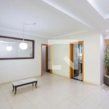 Rent this 3 bed apartment on Avenida Princesa Isabel in Tabajaras, Uberlândia - MG