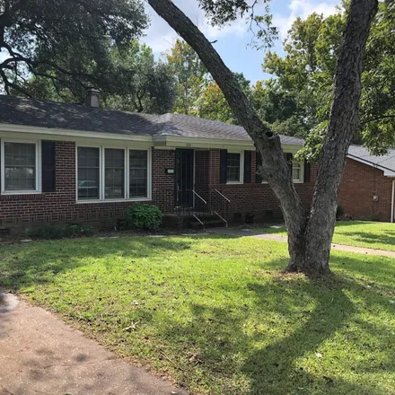 Rent this 3 bed house on 6005 Ridgecrest Avenue in Belvedere, Hanahan