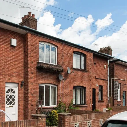 Rent this 3 bed duplex on Feltham Magistrates Court in Hanworth Road, Sparrow Farm