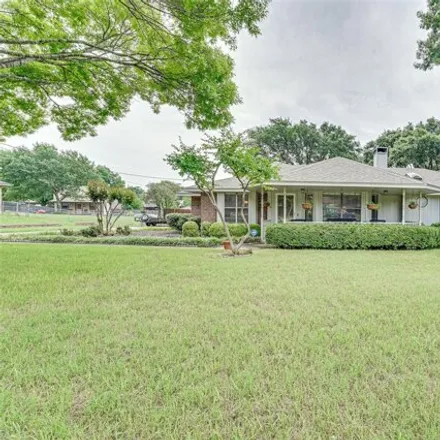 Buy this 5 bed house on 106 Ridgecrest Drive in Red Oak, TX 75154
