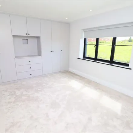 Rent this 3 bed duplex on Maxwell Road in Borehamwood, WD6 1JP