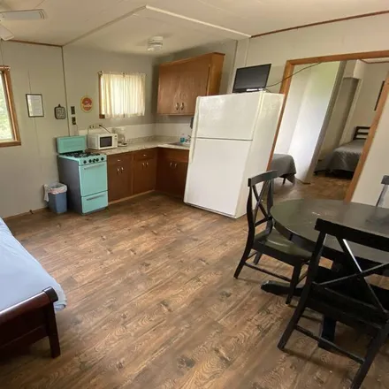 Rent this studio house on Pittsburg in MO, 65724