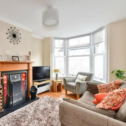 Image 2 - Marlin Square, Leavesden, WD5 0EQ, United Kingdom - Townhouse for sale