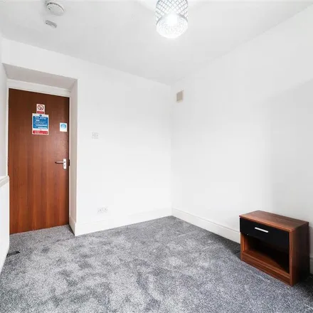 Image 2 - Redearth Road, Darwen, BB3 2AB, United Kingdom - Apartment for rent