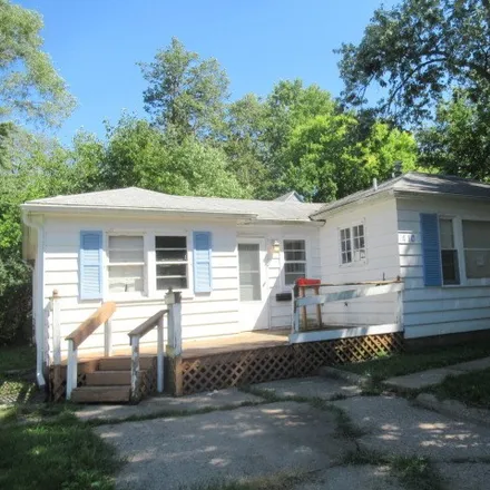 Buy this 4 bed house on 410 South Westlawn Avenue in Champaign, IL 61821
