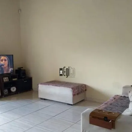 Buy this 3 bed house on Rua José Cláudio de Souza in Santa Efigênia, Juiz de Fora - MG