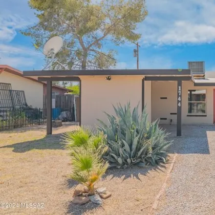 Buy this 3 bed house on 1752 South Richey Avenue in Tucson, AZ 85713