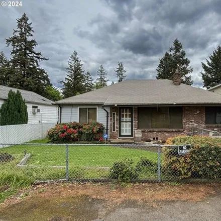 Buy this 3 bed house on 9520 Southeast 78th Avenue in Milwaukie, OR 97222