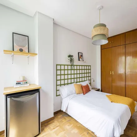 Rent this 7 bed room on Madrid in Calle de Núñez de Balboa, 99