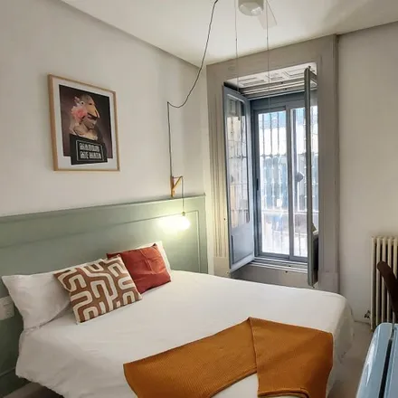 Rent this 68 bed room on Eusebios in Calle de San Mateo, 14