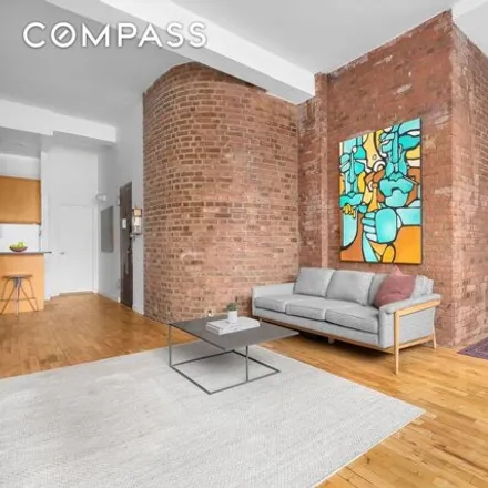 Image 2 - 304 East 23rd Street, New York, NY 10010, USA - House for sale