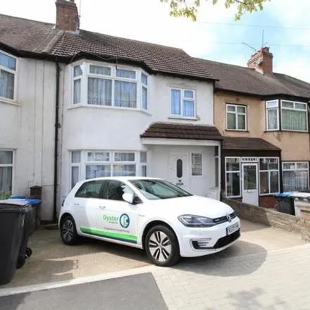 Rent this 4 bed duplex on Kenwyn Drive in London, NW2 7NX