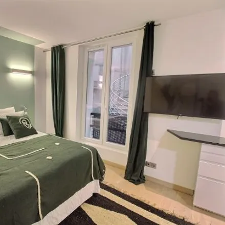 Image 4 - 9 Rue Forest, 75018 Paris, France - Apartment for rent