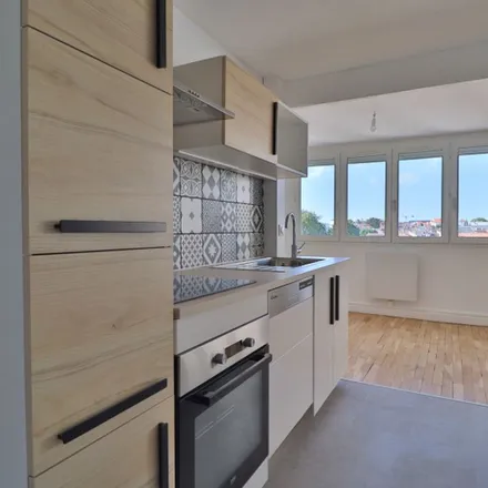 Rent this 4 bed apartment on AXA in Avenue Major Général Georges Vanier, 10000 Troyes