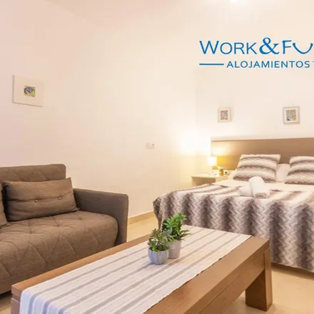 Image 4 - Avenida Menéndez Pelayo, 55, 41004 Seville, Spain - Apartment for rent