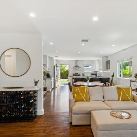 Image 2 - 3820 South Muirfield Road, Los Angeles, CA 90016, USA - House for rent