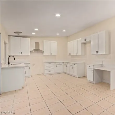 Image 7 - 6675 Burlington Court, Las Vegas, NV 89107, USA - House for sale