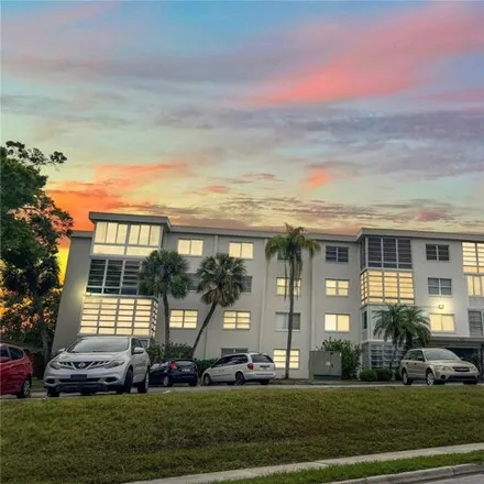 Buy this 1 bed condo on 1350 Waverly Way in Clearwater, FL 33756
