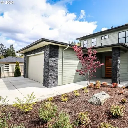 Buy this 3 bed house on 1179 Hyde Park Place in Eugene, OR 97401