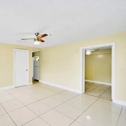 Image 4 - 450 Northeast 158th Street, Miami-Dade County, FL 33162, USA - House for rent