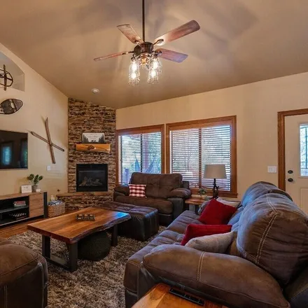 Rent this 3 bed house on Pinetop-Lakeside in AZ, 85935