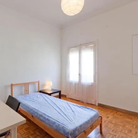 Rent this 5 bed room on Madrid in Calle de Juan Álvarez Mendizábal, 36