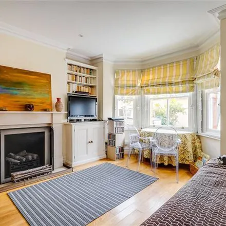 Rent this 3 bed townhouse on Rosehill Road in London, SW18 2NT