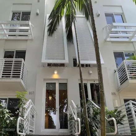 Image 2 - 817 Southeast 12th Court, Fort Lauderdale, FL 33316, USA - Townhouse for sale