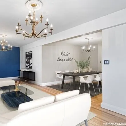 Image 6 - 162-01 Powells Cove Boulevard, New York, NY 11357, USA - Apartment for sale
