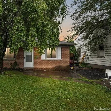 Buy this 3 bed house on 25543 McDonald Street in Dearborn Heights, MI 48125