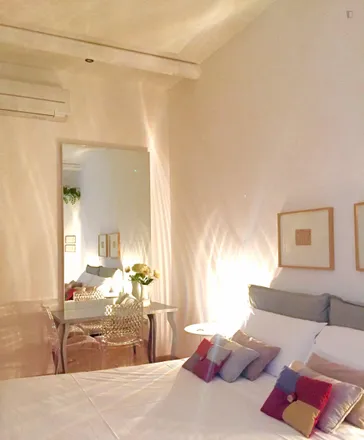 Rent this 2 bed room on Biblioteca Comunale Vigentina in Corso di Porta Vigentina, 15