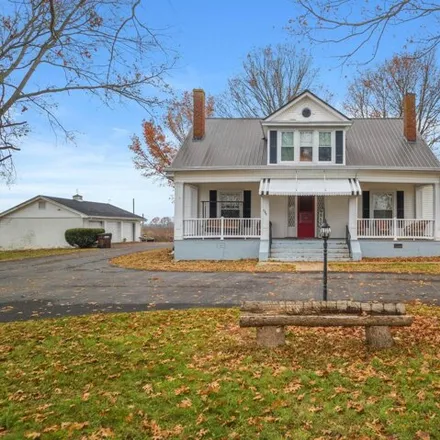 Buy this 4 bed house on Mackville Road in Harrodsburg, KY 40330