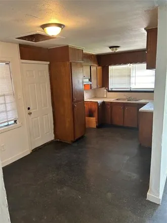 Rent this 3 bed house on 1746 Peach St in Shreveport, Louisiana