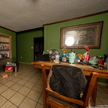 Image 3 - 911 Okane St, Laredo, Texas, 78040 - House for sale