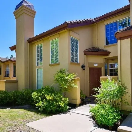 Buy this 3 bed townhouse on 7709 Chantilly Dr in Dublin, California