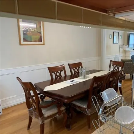 Image 3 - 1363 East 40th Street, New York, NY 11234, USA - House for sale