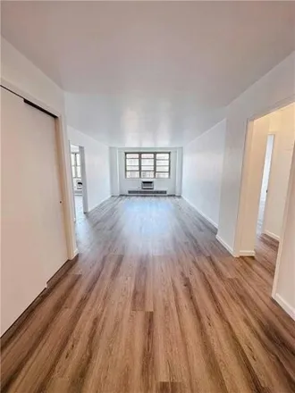 Image 7 - 81-11 45th Avenue, New York, NY 11373, USA - Apartment for sale