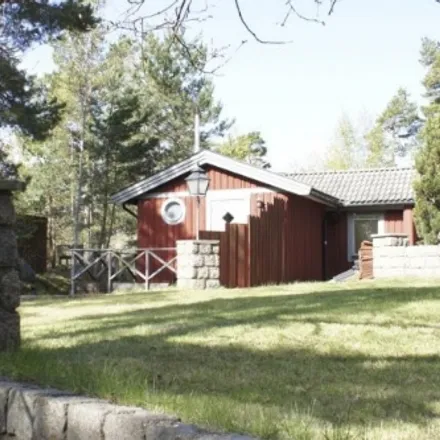 Rent this 3 bed house on Örnbergsvägen in 133 37 Älgö, Sweden