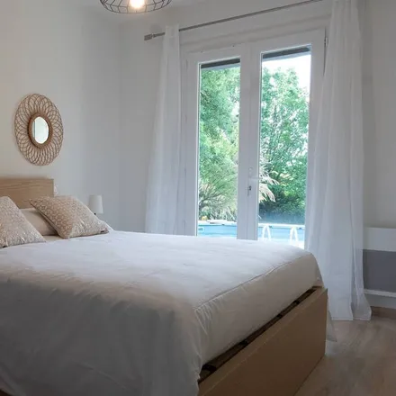 Rent this 3 bed house on 30200 Saint-Michel-d'Euzet