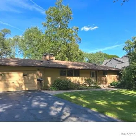 Rent this 3 bed house on 2804 Heathfield Road in Bloomfield Township, MI 48301