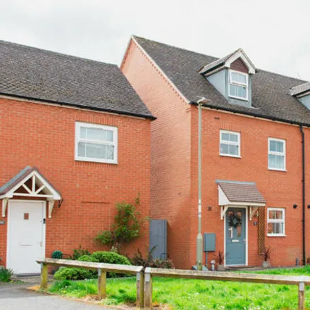 Buy this 3 bed townhouse on Ayers Drive in Bloxham, OX15 4FT