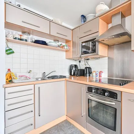 Rent this 2 bed apartment on 52 Peckham Grove in London, SE15 6PN