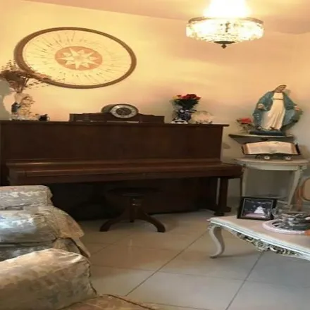 Buy this 4 bed house on Rua das Glicínias in Mirandópolis, São Paulo - SP