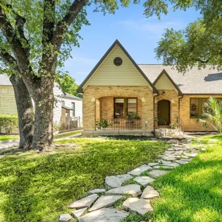 Buy this 2 bed house on 2124 West Kings Highway in San Antonio, TX 78201
