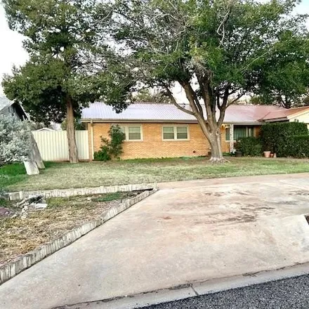 Buy this 3 bed house on 1524 Southwest Avenue C in Seminole, TX 79360