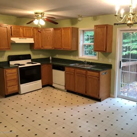 Rent this 4 bed house on 8913 Racoon Trail in Coolbaugh Township, PA 18466