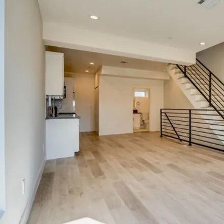 Image 4 - 610 1/2 N Gramercy Pl, Los Angeles, California, 90004 - House for rent
