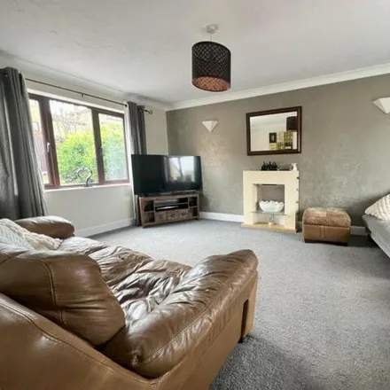 Image 2 - Barnwell Gardens, Wellingborough, NN8 5FJ, United Kingdom - House for sale