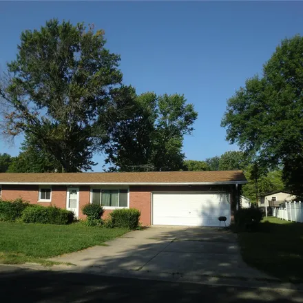 Buy this 3 bed house on 2708 Lemon Street Road in Highland, IL 62249