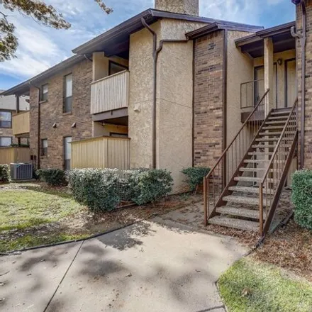 Image 2 - 1260 Harwell Drive, Arlington, TX 76011, USA - Condo for sale